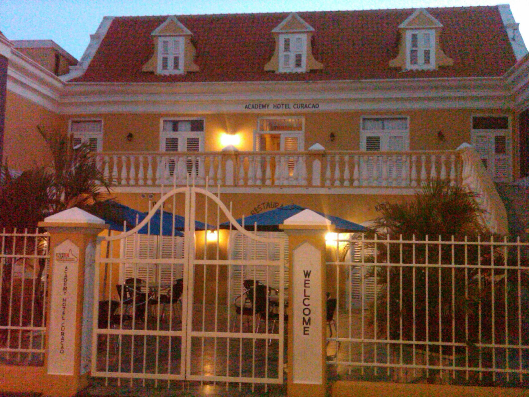 Academy Hotel Curacao วิลเลมสตัด ภายนอก รูปภาพ
